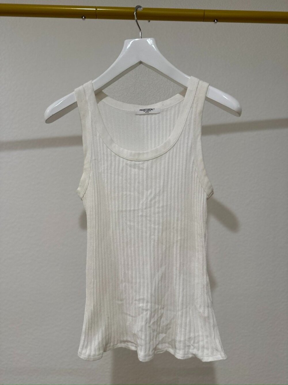 White sleeveless t
